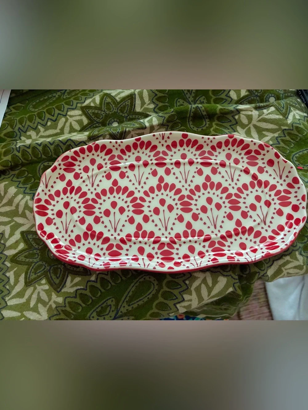Pioneer Woman Red & White Butter Dish w/Glass Pull Top. EC. Embossed Floral Side